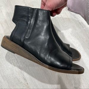 Gee Wawa Open toe bootie size 8 EUC